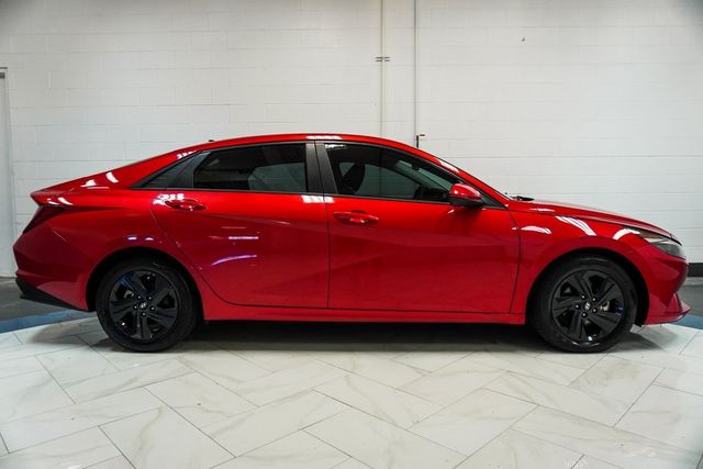 2022 Hyundai Elantra SEL IVT - 22935689 - 32