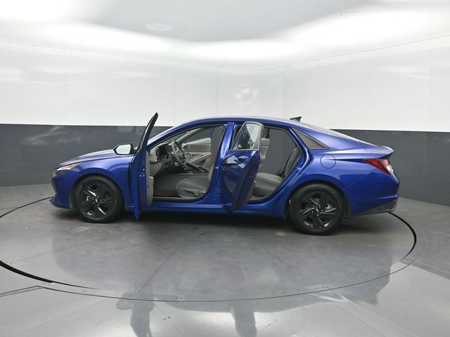 2022 Hyundai Elantra SEL IVT - 22978611 - 32