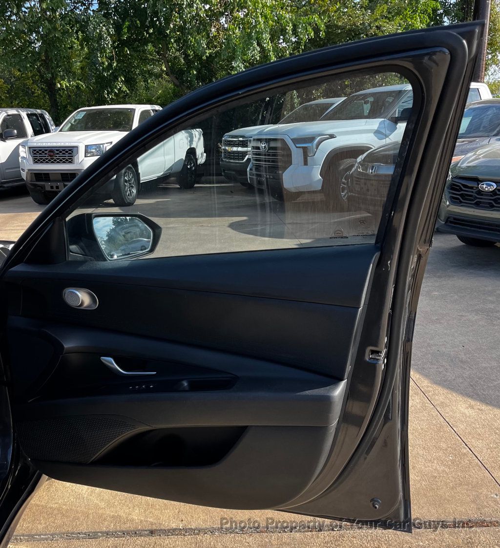 2022 Hyundai Elantra SEL IVT - 23097207 - 30