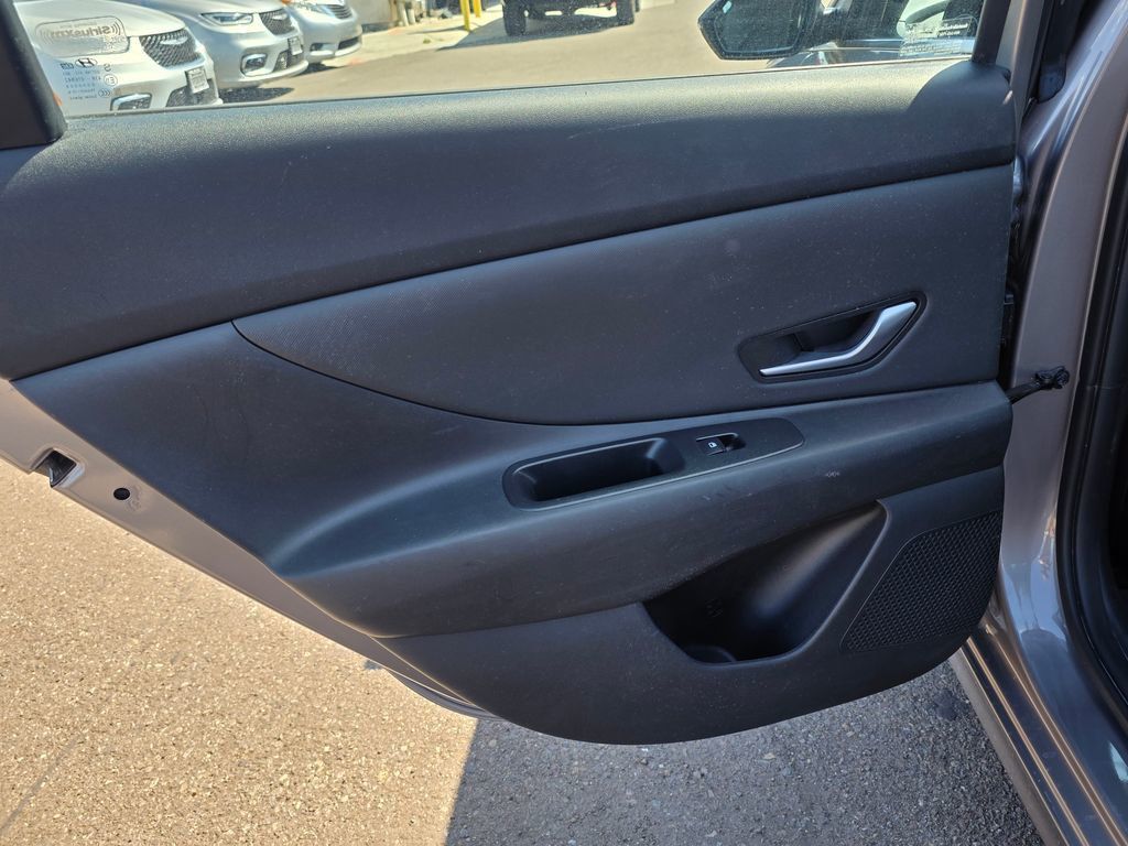 2022 Hyundai Elantra Hybrid Limited DCT - 22994875 - 18