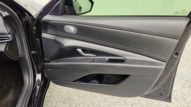 2022 Hyundai Elantra Hybrid Limited DCT - 23047981 - 26