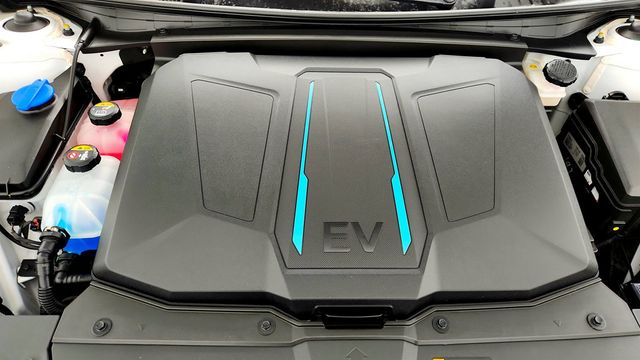 2022 Hyundai IONIQ 5 SE - 22962069 - 25