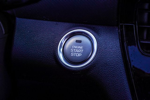 2022 Hyundai Ioniq Hybrid SEL Hatchback - 22933062 - 25