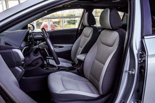 2022 Hyundai Ioniq Hybrid SEL Hatchback - 22999557 - 18