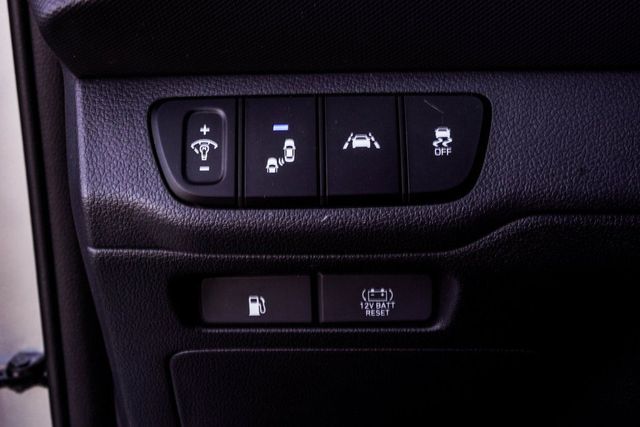 2022 Hyundai Ioniq Hybrid SEL Hatchback - 22999557 - 29