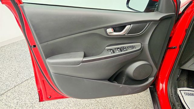 2022 Hyundai Kona Electric SEL with Convenience Package - 22961355 - 10