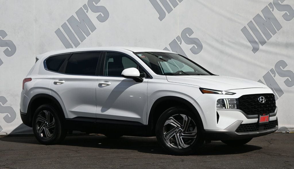 2022 Hyundai Santa Fe SE photo 2