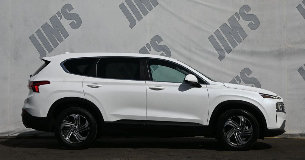 2022 Hyundai Santa Fe SE photo 3