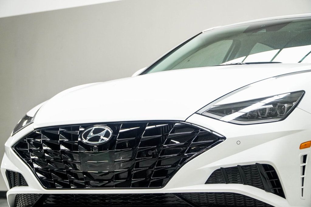 2022 Hyundai Sonata Limited photo 2