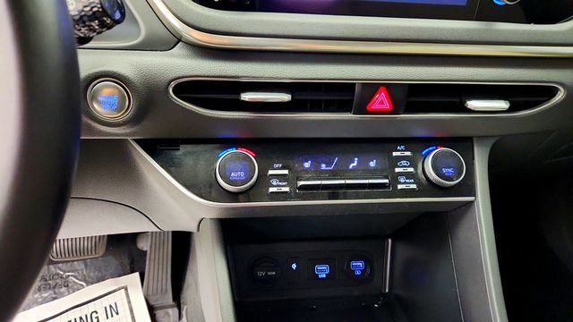 2022 Hyundai Sonata SEL 2.5L w/ Convenience Pkg, Panoramic Sunroof & Digital Cluster - 23089187 - 17