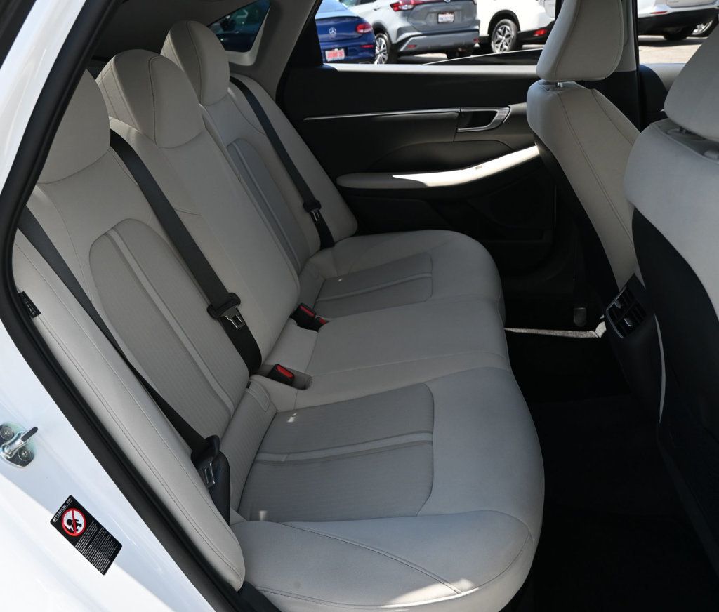 Hyundai Sonata photo 16