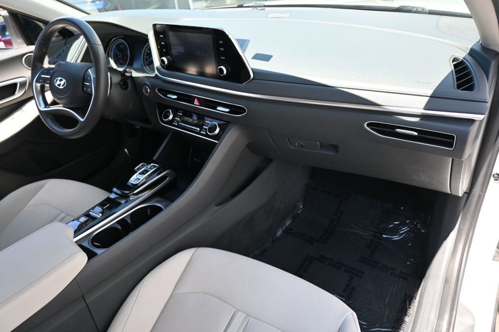 Hyundai Sonata photo 8