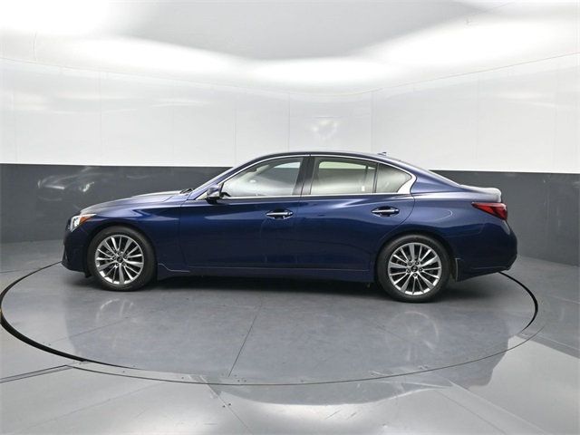 2022 Infiniti Q50 LUXE photo 2