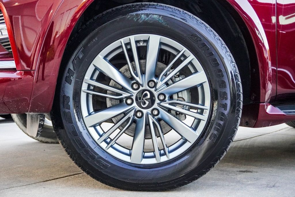 2022 Infiniti QX80 Luxe photo 2