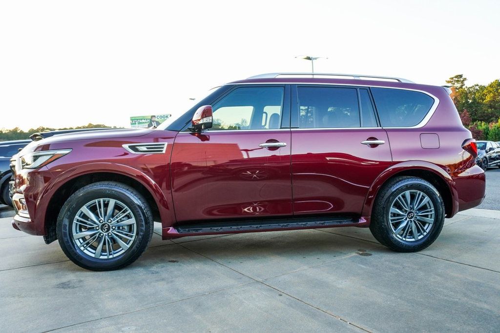 2022 Infiniti QX80 Luxe photo 3