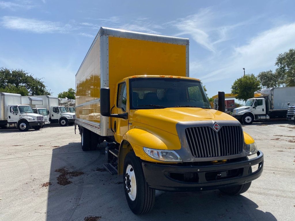2022 International MV607 w/ 26ft Dry Freight Moving Box Truck w/ Liftgate - 23067066 - 1