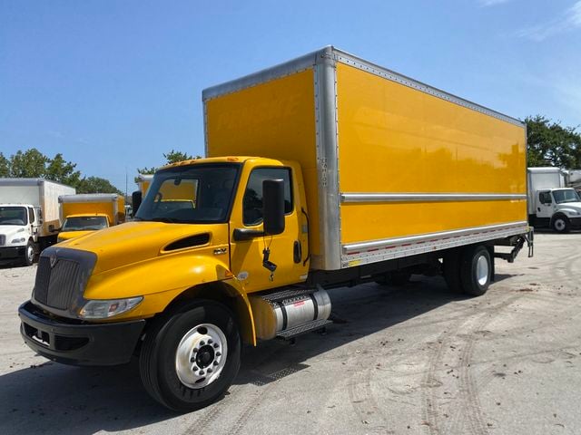2022 International MV607 w/ 26ft Dry Freight Moving Box Truck w/ Liftgate - 23067066 - 3