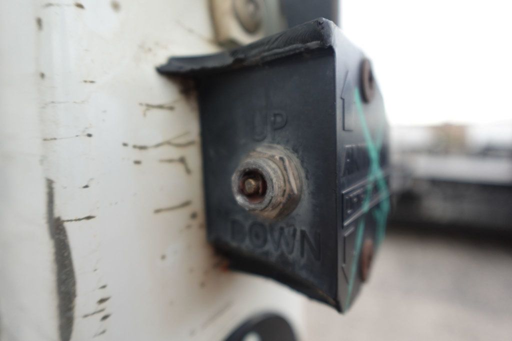 2022 Isuzu NPR HD (18ft Box w/ Lift Gate) - 22938163 - 22