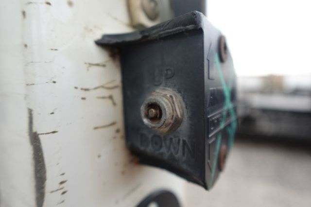 2022 Isuzu NPR HD (18ft Box w/ Lift Gate) - 22938163 - 22