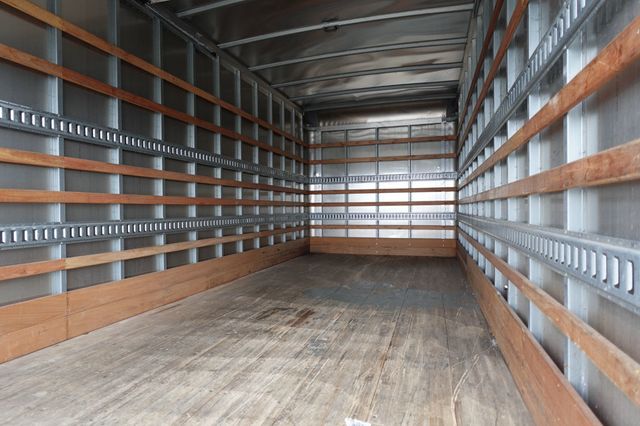 2022 Isuzu NPR HD (18ft Box w/ Lift Gate) - 22938163 - 25