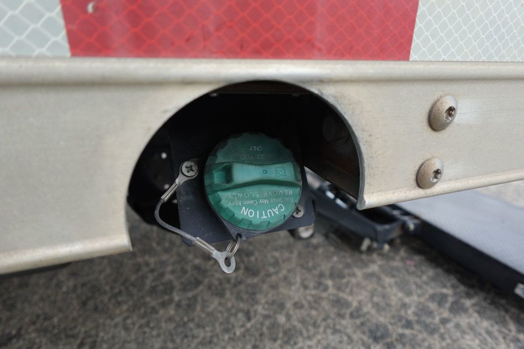 2022 Isuzu NPR HD (18ft Box w/ Lift Gate) - 22938163 - 29