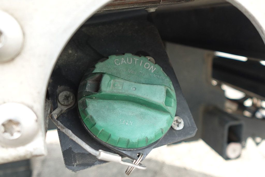 2022 Isuzu NPR HD (18ft Box w/ Lift Gate) - 22938530 - 23