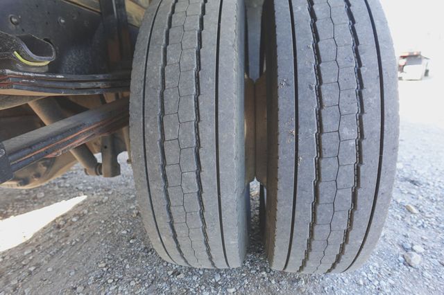 2022 Isuzu NRR (16ft Stakebed w/ Lift Gate) - 22973881 - 42