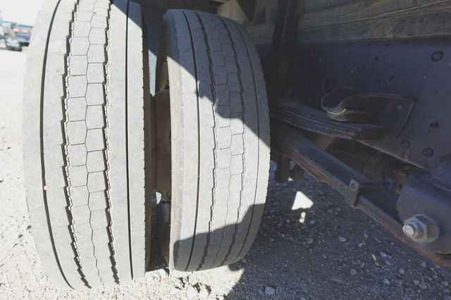 2022 Isuzu NRR (16ft Stakebed w/ Lift Gate) - 22973881 - 43