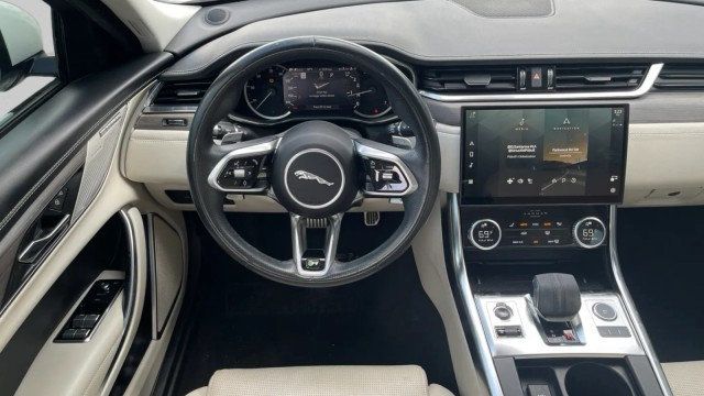 2022 Jaguar XF R-Dynamic SE Sedan AWD - 23060085 - 17