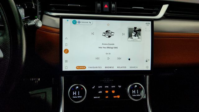 2022 Jaguar XF R-Dynamic SE Sedan AWD w/ 16 Way Heatd/Cooled Massage Seats, ACC - 22968127 - 17