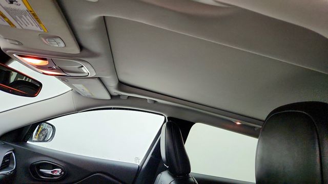 2022 Jeep Cherokee Latitude Lux 4x4 w/ Sun and Sound Group - 23088123 - 9