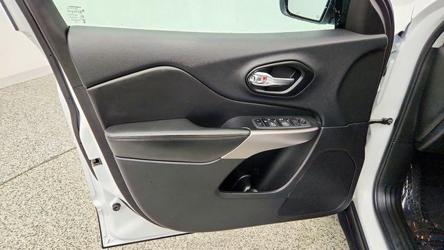 2022 Jeep Cherokee Latitude Lux 4x4 w/ Sun and Sound Group - 23088123 - 10