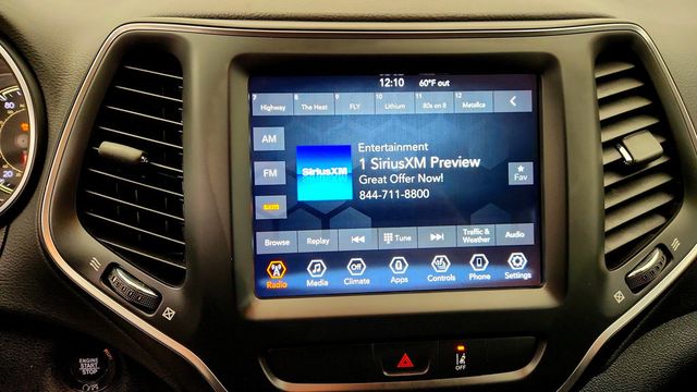 2022 Jeep Cherokee Latitude Lux 4x4 w/ Sun and Sound Group - 23088123 - 18