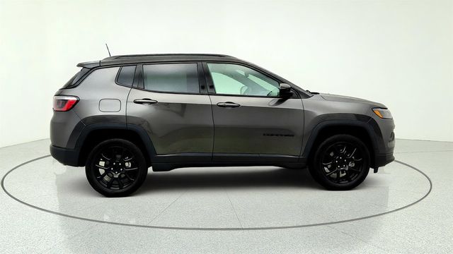 2022 Jeep Compass Altitude 4x4 - 23032620 - 3