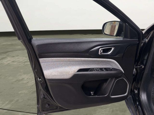 2022 Jeep Compass Latitude 4dr SUV - 23050440 - 11