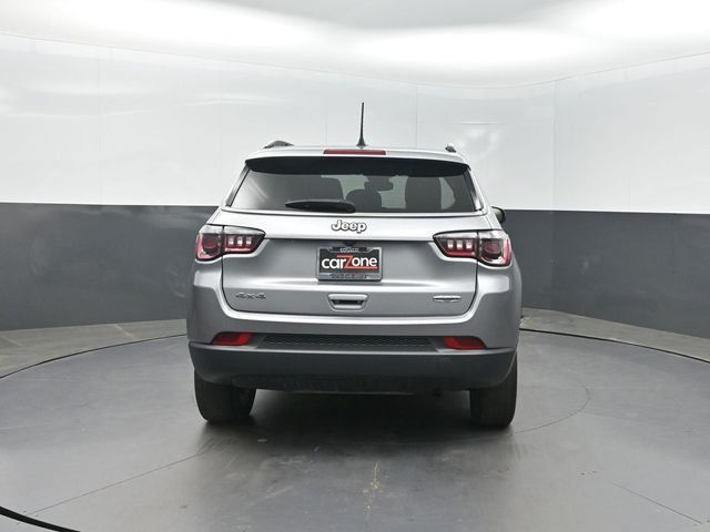 2022 Jeep Compass Latitude 4x4 - 23000511 - 27