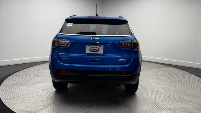 2022 Jeep Compass Latitude 4x4 - 23030151 - 39