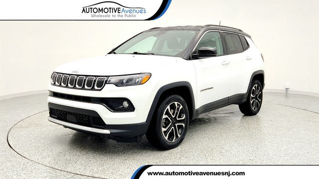 2022 Jeep Compass Latitude 4x4 with Convenience Group - 22965218 - 0