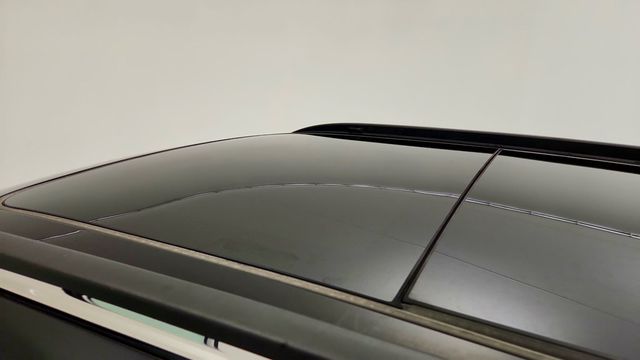 2022 Jeep Compass Limited 4x4 w/ Dual-Pane Panoramic Moonroof & Alpine Audio - 23100043 - 9