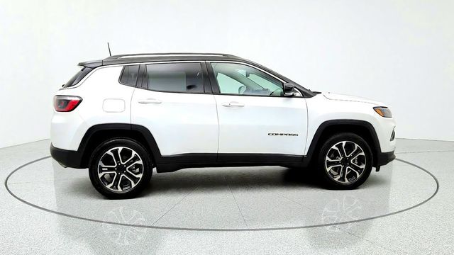 2022 Jeep Compass Limited 4x4 w/ Dual-Pane Panoramic Moonroof & Alpine Audio - 23100043 - 3
