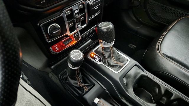 2022 Jeep Gladiator Mojave 4x4 with Hard Top, Leather Seats & Premium LED Lighting - 22942610 - 15