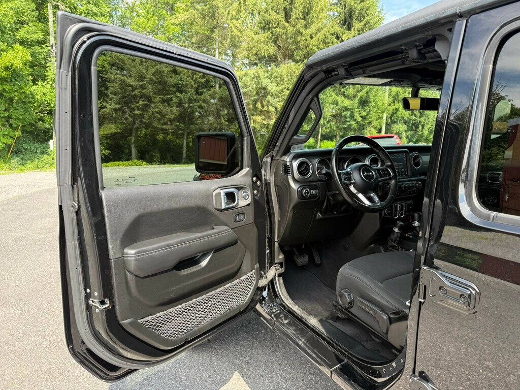 2022 Jeep Gladiator Overland photo 20