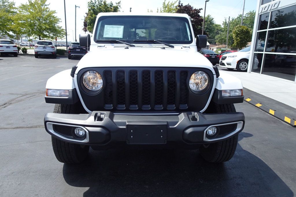 2022 Jeep Gladiator Overland photo 2