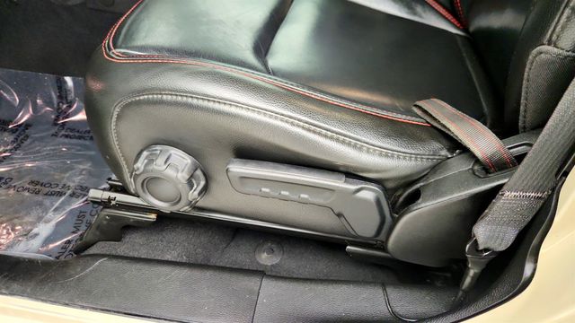 2022 Jeep Gladiator Rubicon 4x4 w/ Leather Bucket Seats, Hard Top & LED Lighting Pkg - 23014773 - 10