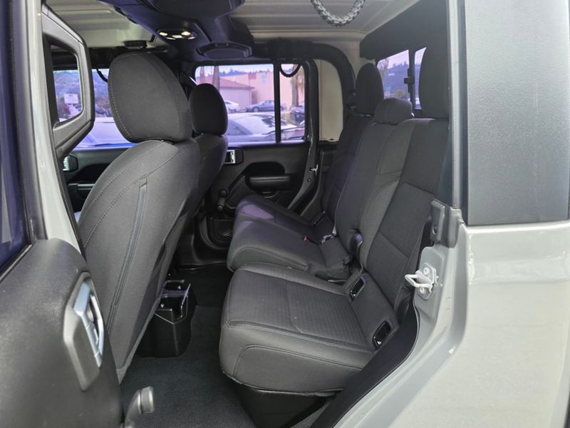 2022 Jeep Gladiator Sport - 22974402 - 23