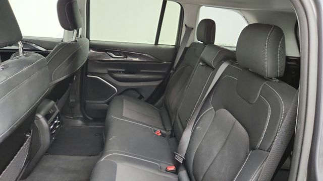 2022 Jeep Grand Cherokee Laredo with Luxury Tech Group I - 22946742 - 18