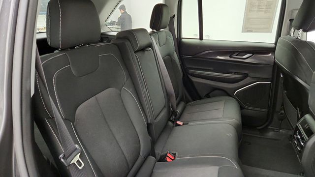 2022 Jeep Grand Cherokee Laredo with Luxury Tech Group I - 22946742 - 20