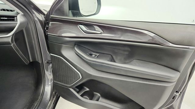 2022 Jeep Grand Cherokee Laredo with Luxury Tech Group I - 22946742 - 23