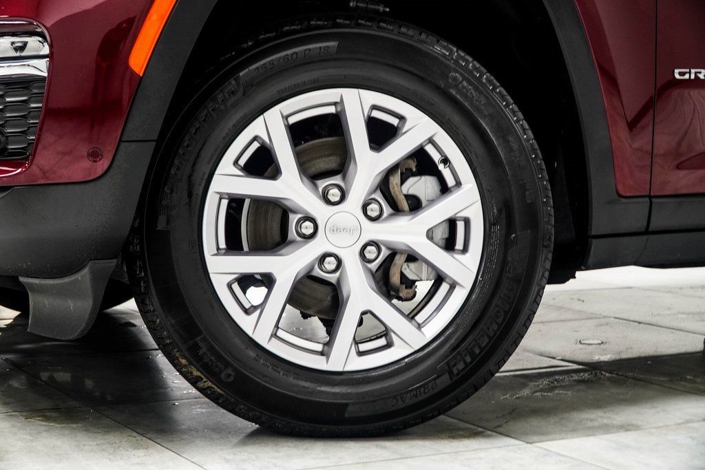 2022 Jeep Grand Cherokee Limited photo 2