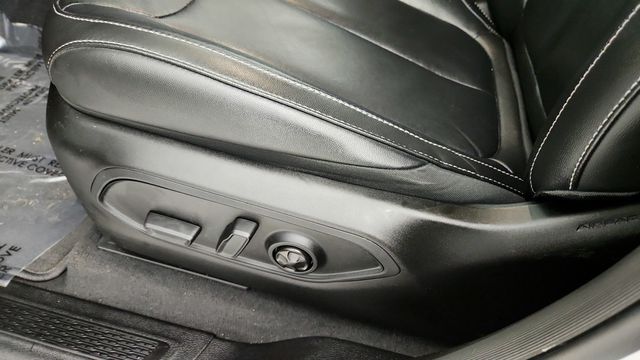 2022 Jeep Grand Cherokee Limited 4x4 w/ 10.1'' Touch Nav. & Dual-Pane Panoramic Sunroof - 22948567 - 11